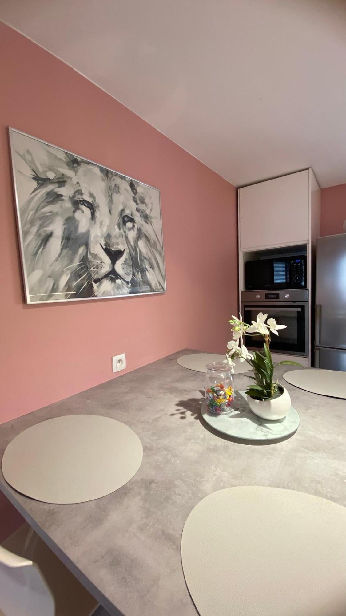 Next2Airport - Appartement House Of Lions Ransart Екстер'єр фото